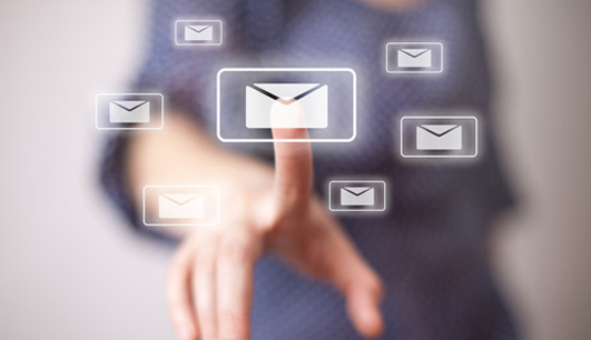 Quais são os perigos que os arquivos anexados no e-mail podem oferecer?